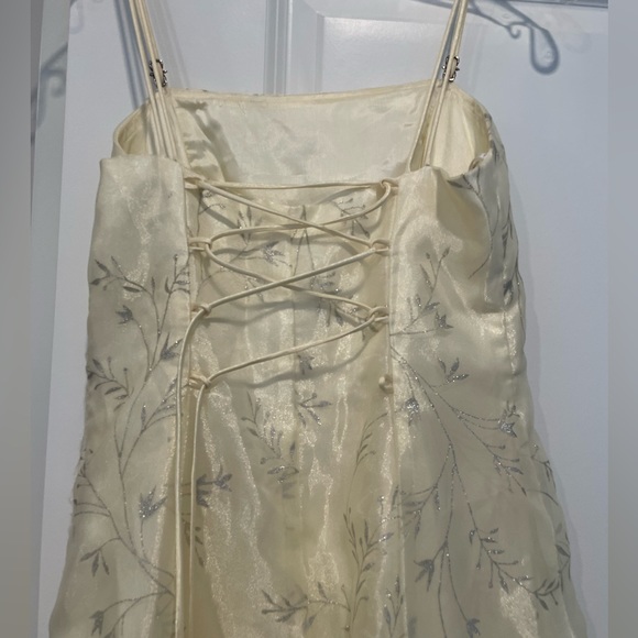 Yellow dress with beautiful silver flower detailing! - Picture 6 of 8